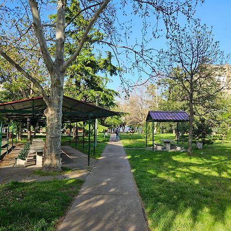 Hawaii- 2 Bdr, Arena, Sava Centar, Free Parking Appartement Belgrado Buitenkant foto