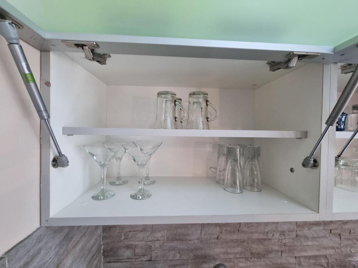 Hawaii- 2 Bdr, Arena, Sava Centar, Free Parking Appartement Belgrado Buitenkant foto