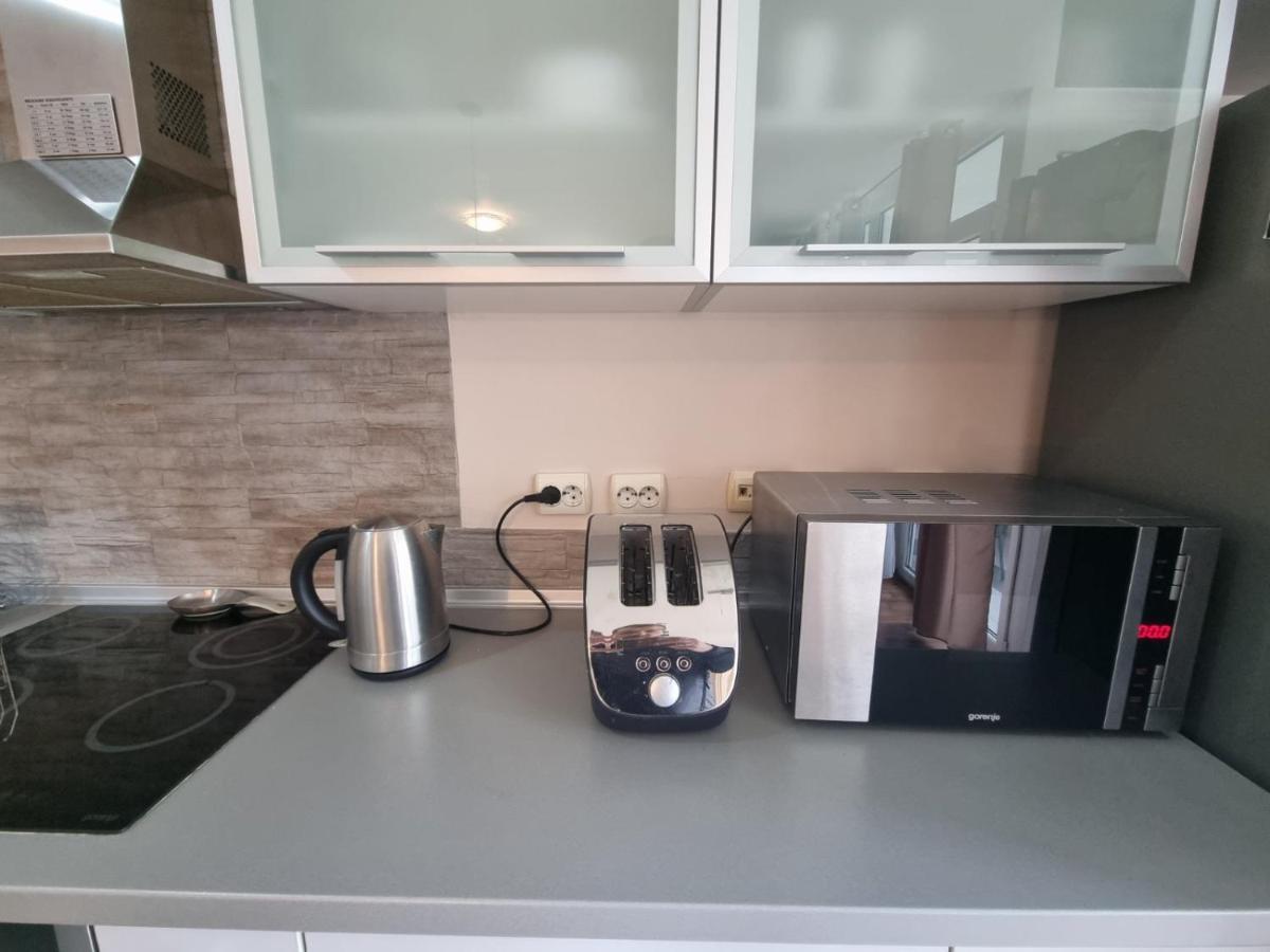Hawaii- 2 Bdr, Arena, Sava Centar, Free Parking Appartement Belgrado Buitenkant foto