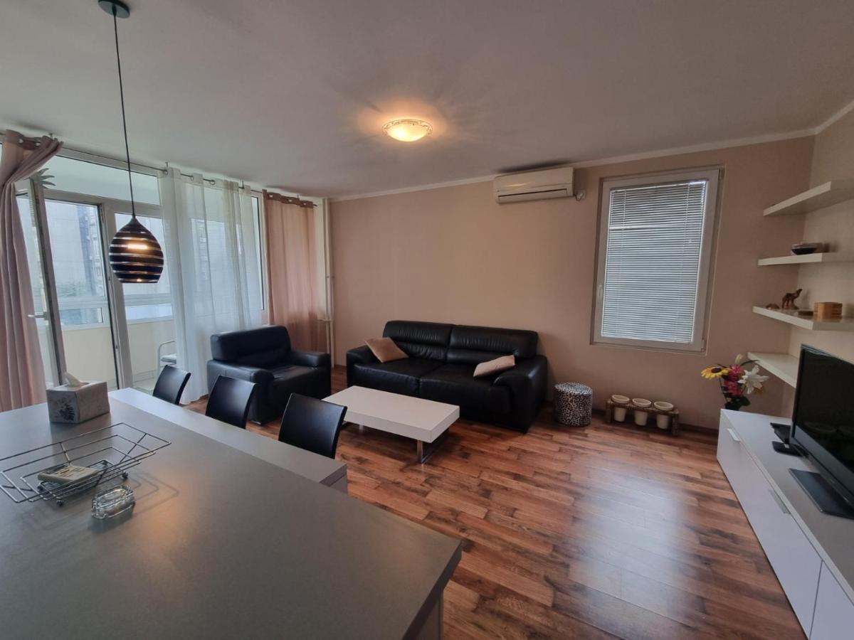 Hawaii- 2 Bdr, Arena, Sava Centar, Free Parking Appartement Belgrado Buitenkant foto